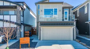 3 Bedroom Sage House with AC, Driveway Parking, King Bed & More - Image 4