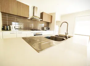 Cozy Quiet 5Bedroom House,6 mins to Town Centre - Image 2