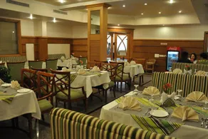 Holiday Hotel - Image 5
