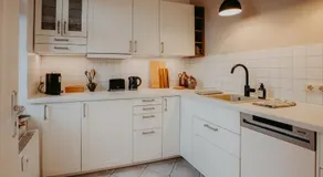 Elegant, 2 Rooms, Balcony, Kitchen - Image 5