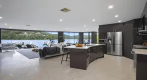 Riptides Booker Bay -Waterfront apartment, walk to shops & cafes - Image 4