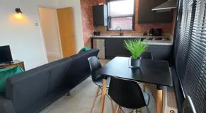 1 bed flat with parking near town centre - Image 2
