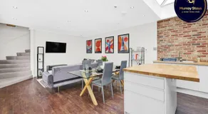Large 3 Bedroom 2 Bath Townhouse Clost to The City of London - Image 5