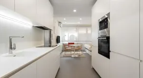 Confort y Ubicación en Madrid - Santero Suites - Image 3