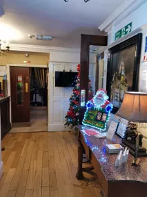 Beech Mount Hotel - Free Parking - Image 4