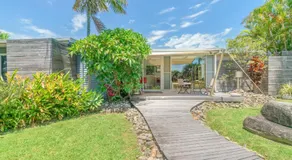 ArtHOUSE Beachfront Accommodation - Image 2