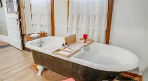 The Gallery House Boutique Hotel - Image 3