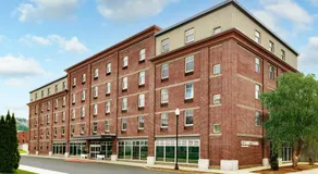 Courtyard by Marriott Keene Downtown - Image 5