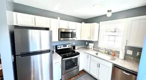 Stylish Cozy Tree House Pet Friendly!!! - Image 3