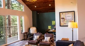 The Mighty Pines Retreat + Large Patio + BBQ+View! - Image 5