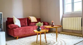 Idéal pour couple, famille & pros - jusqu'à 4 pers - Classé 2 étoiles -Accès baignoire Balnéo 2 personnes EN OPTION - Espace de travail dédié - Proche de la gare et du centre ville - Transports en communs à proximité - Parking privé et gratuit - Wifi - Image 2