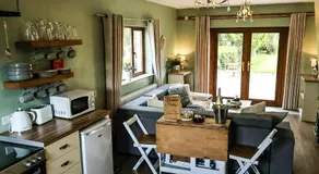 Greenvale Cabins - Image 3