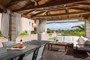 Malibu Grand Royale - Luxury Group Villa with Pool - Image 2