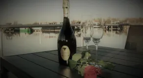Cosy floating boatlodge, "Paris" - Image 3