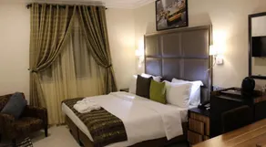 Class Suites Signature - Image 2