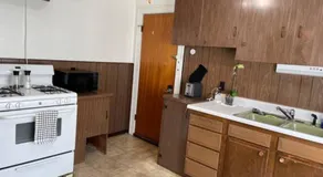 Comfy First Floor Bedroom near Cleveland Clinic Fairview - Image 5