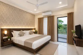 Strand Resort - Image 2