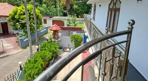 J City Holidays Inn - Image 4