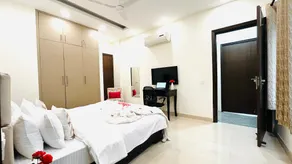 BluO 2BHK @ DLF CyberCity - Balcony, Lift, Parking - Image 4