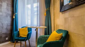 Chain Bridge Studio Apartment - Image 3