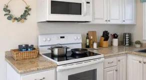 The Rustic Retreat- close to downtown - Image 3