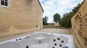 Longère Percheronne spacieuse avec jardin et spa en option - Image 5