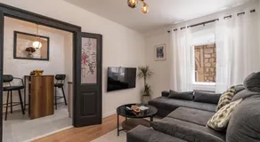 L & M Apartment - Perfect Old Town Location Two Bedroom House - Image 2