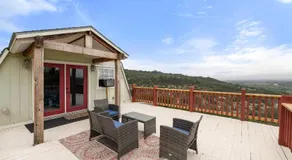 Entire 2br 2ba hilltop view home Sleeps 8 pets 4 acres Jacuzzi Central AC Kingbeds Office Free WiFi Parking Full Kitchen Refrigerator Washer Dryer Furnished Three 3 Large Sunset Dining Patios Grill Stovetop Oven Hiking Wildlife Firepit Quiet very Secluded - Image 3