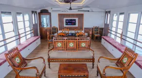 Grand Villa Houseboat - Image 3