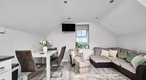 Mc Callstown House Apartment - Image 2
