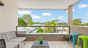 Hidden in New Farm ~ 1 Bed/1 Bath /1 Car/Views! - Image 4
