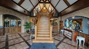 The Lanterns Hotel - Image 2