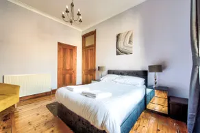 Holyrood Park Apartment near Royal Mile and Palace - Image 2