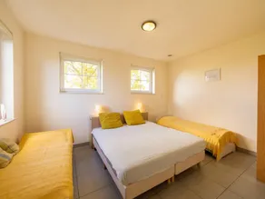 Holiday home in Sint Kruis with a garden - Image 3