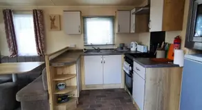 Willows Lodge with self contained garden - Image 4
