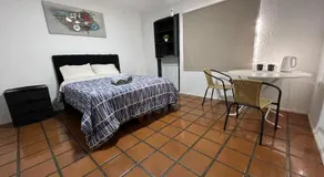 Habitación doble superior en el centro, con baño - Image 2