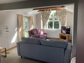 Spacious detached bungalow with ample parking - Image 3