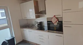 Bright apartment, private parking - Image 4