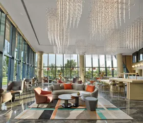 DoubleTree by Hilton Yantai Golden Coast Hotel & Suites - Image 2