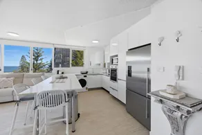 Oceanfront Serenity At Main Beach - Image 4