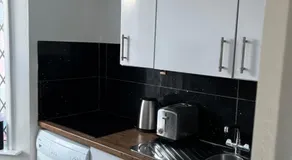 Stylish and Spacious Wi-Fi Smart TV Tea and coffee - Image 3