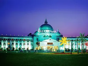 Grand Hotel Overseas Traders Club - Image 5