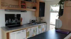 Dépendance cosy entre jardin privé et piscine partagée - Image 4