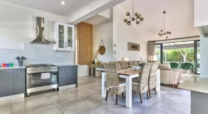 Family Home, WiFi, Patio, Secure Parking - Image 3