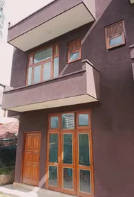 Cheerful 2 bedroom house with free parking - Image 2