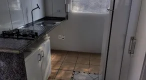 Aconchegante Microcasa Banheiro Privativo e Garagem Compartilhada - Image 5