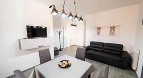 AVA VACATION HOME - Image 3