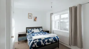 Modern 3 Bedroom House in Peterborough PE3 with Garden & Free Parking Near City Hospital Perfect for Contractors and Family with Long or Short Stay - Image 5