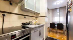 ARENA- One bedroom apartment-public FREE parking in front of building - Image 5