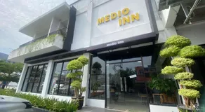 Urbanview Hotel Medio Inn Palu by RedDoorz - Image 4